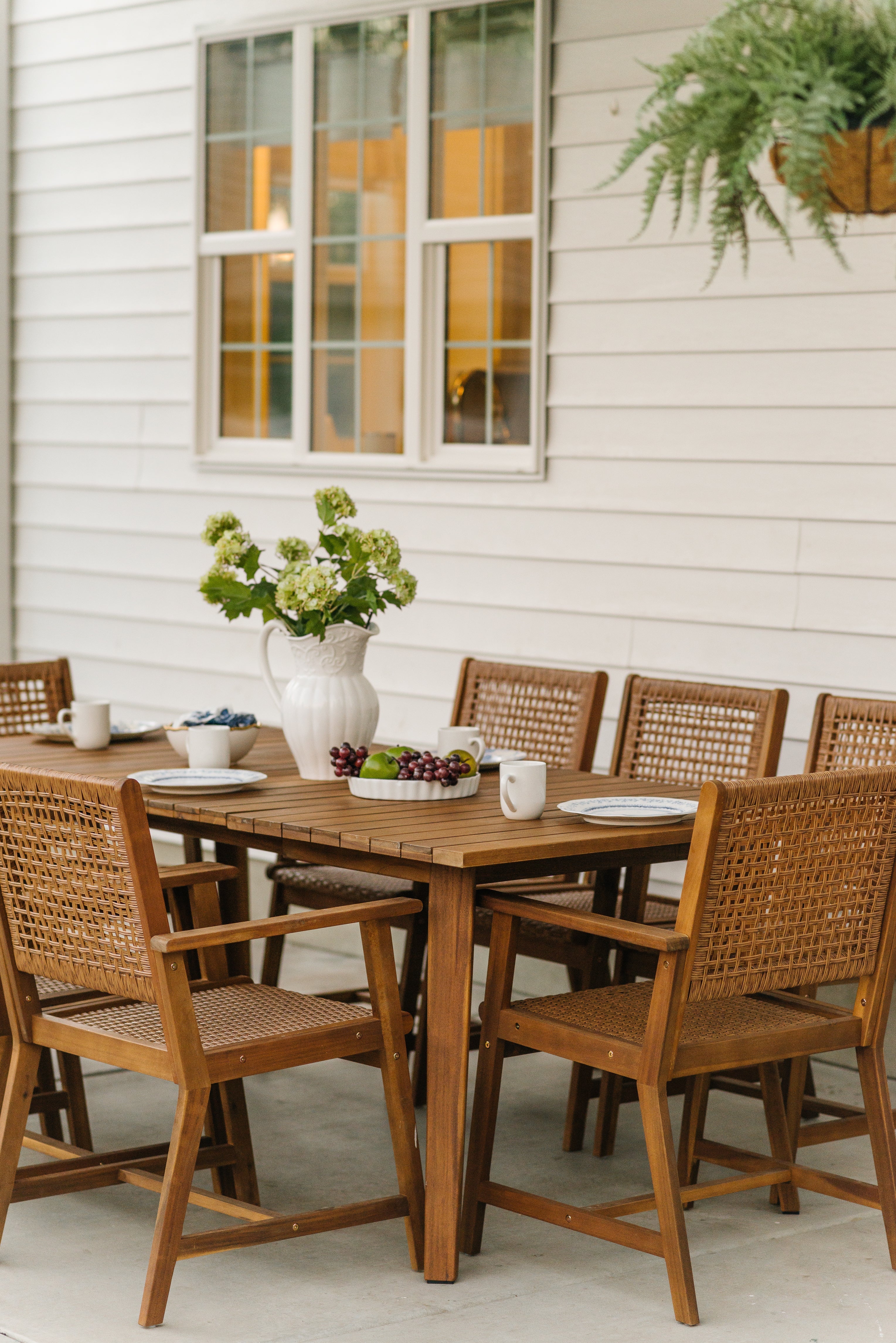 5 Best Outdoor Dining Sets to Elevate Your Fall Backyard Gatherings